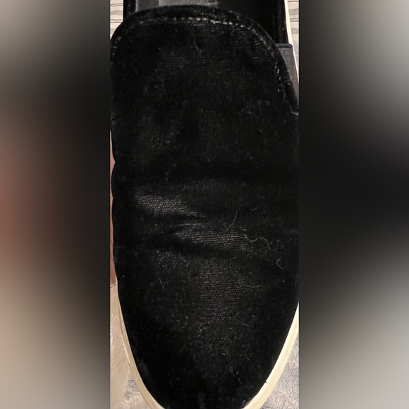 VINCE Slip Ons - Picture 2 of 6